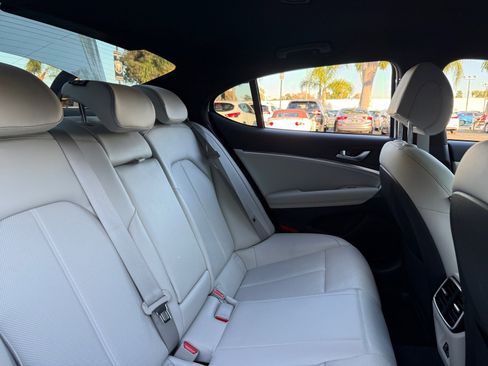 Used 2025 Genesis G70 2.5T image 18