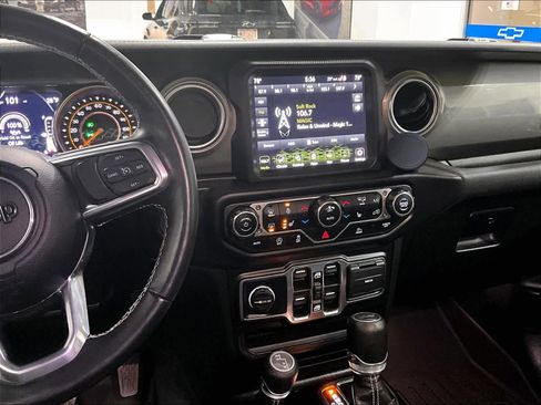 Used 2022 Jeep Wrangler Unlimited Sahara w/ Cold Weather Group image 18