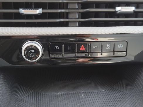 Used 2026 Ford Explorer Active w/ Active Comfort Package RWD image 32