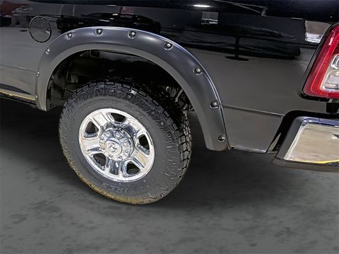 Used 2022 RAM 2500 Tradesman w/ Chrome Appearance Group image 9