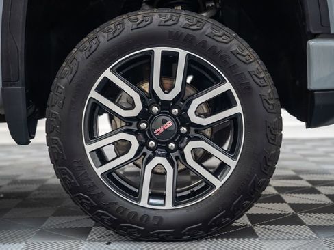 Used 2024 GMC Sierra 1500 AT4 w/ Technology Package AWD/4WD image 21