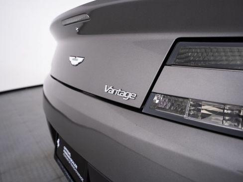 Used 2012 Aston Martin V8 Vantage Roadster RWD image 29