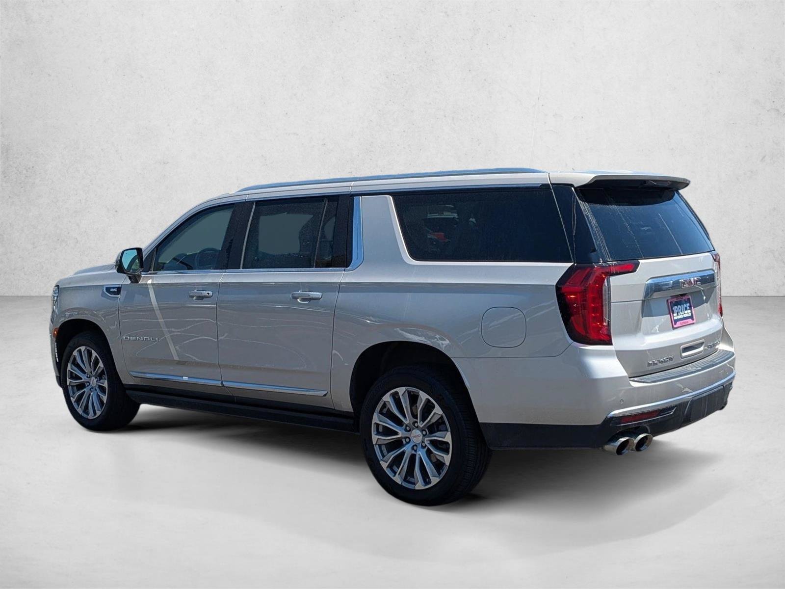 Used 2023 GMC Yukon XL Denali AWD/4WD image 8
