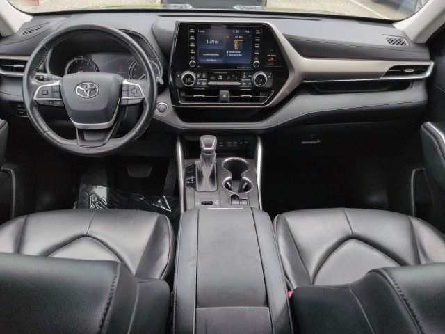 Used 2022 Toyota Highlander XLE FWD image 15