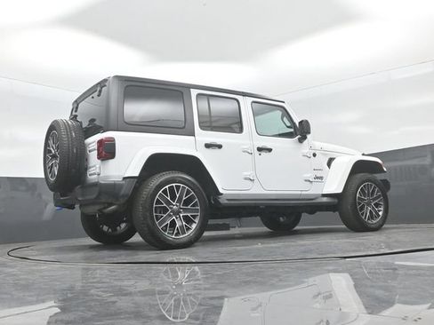 Used 2023 Jeep Wrangler Unlimited Sahara w/ Cold Weather Group AWD/4WD image 22