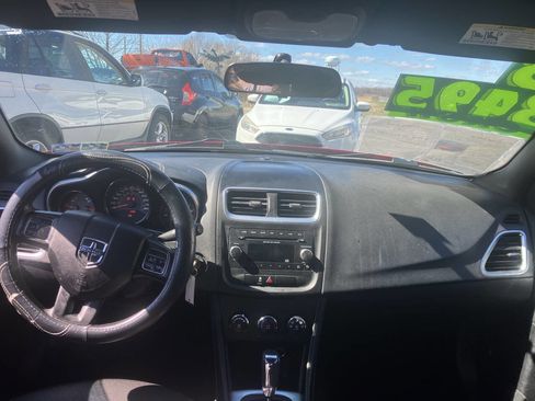 Used 2013 Dodge Avenger SE image 23