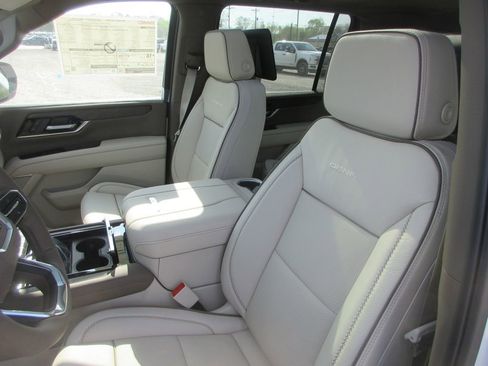 New 2026 GMC Yukon XL Denali w/ Denali Reserve Package image 11