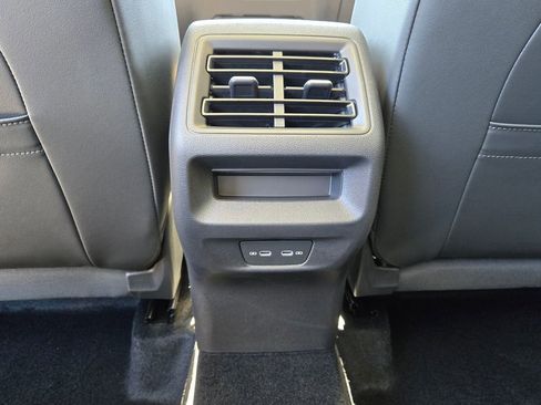 Certified 2026 Volkswagen Tiguan SE image 15