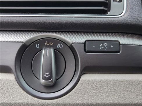 Used 2017 Volkswagen Passat 1.8T R-Line w/ R-Line Lighting Package image 16