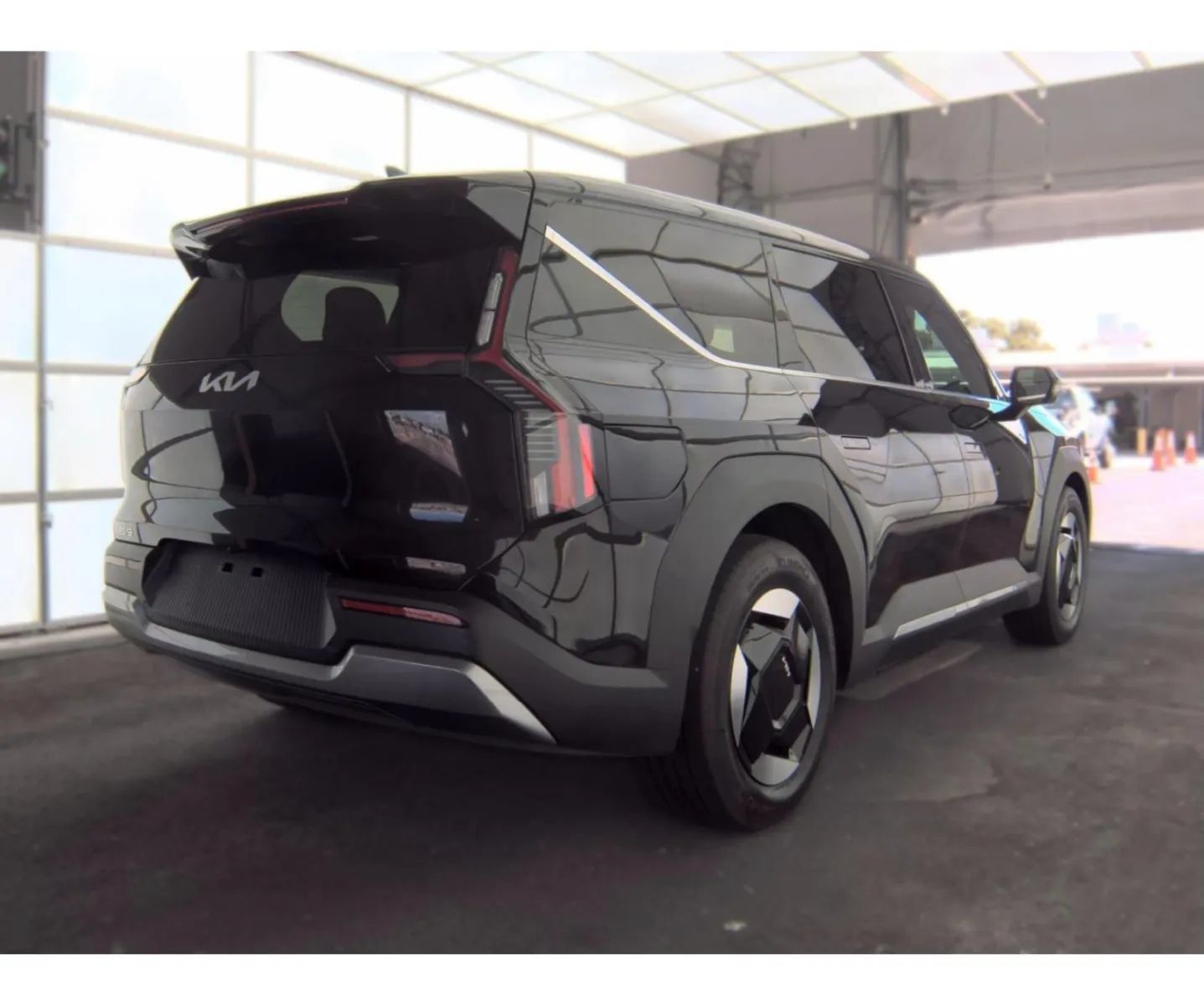 Used 2026 Kia EV9 Light RWD image 3