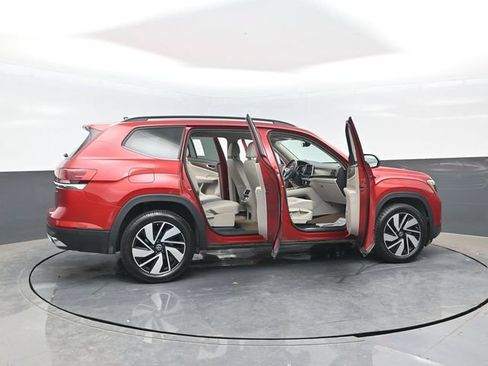 Used 2024 Volkswagen Atlas SE AWD/4WD image 26