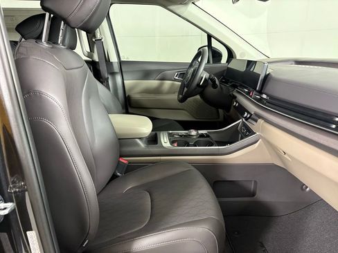 New 2026 Kia Carnival EX FWD image 13