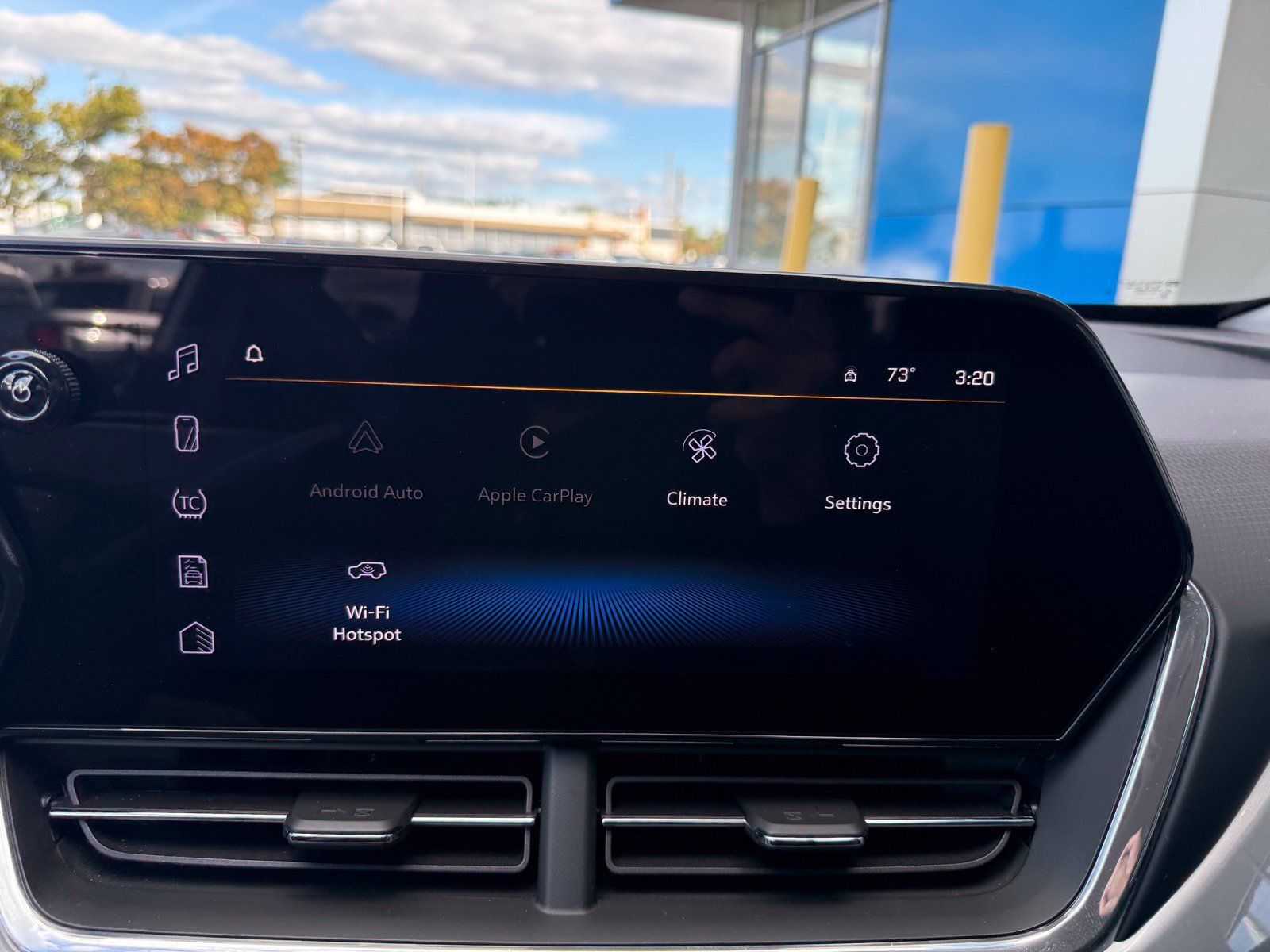Used 2025 Chevrolet Trax LT FWD image 22