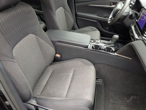 Used 2025 Toyota Camry LE image 32