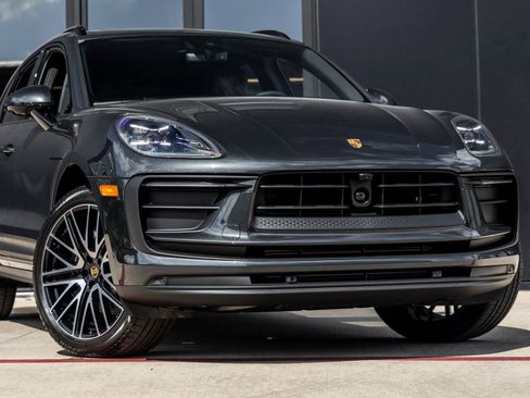 Used 2026 Porsche Macan image 9