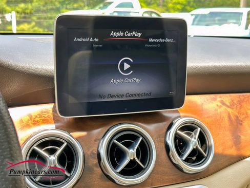 Used 2020 Mercedes-Benz GLA 250 4MATIC w/ Premium Package image 32