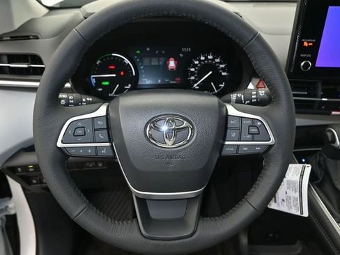 New 2026 Toyota Sienna XLE FWD image 5