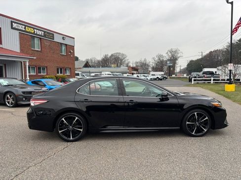 Used 2018 Toyota Camry XSE image 4