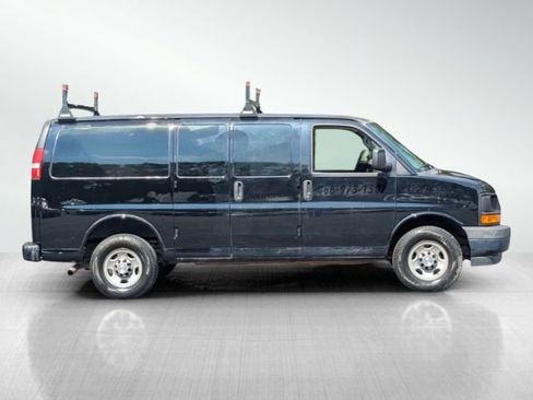 Used 2017 Chevrolet Express 2500 image 3