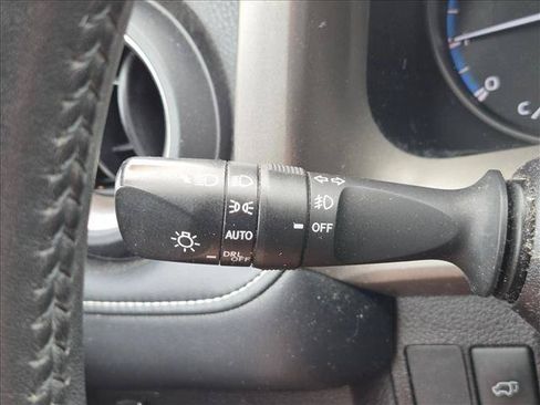 Used 2017 Toyota RAV4 XLE FWD image 6