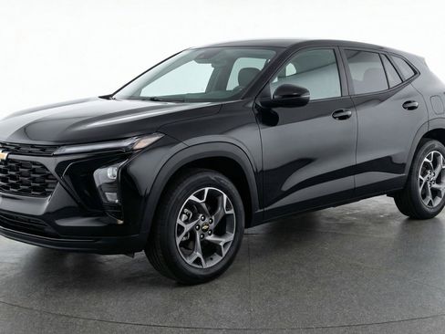 Used 2025 Chevrolet Trax LT FWD image 3