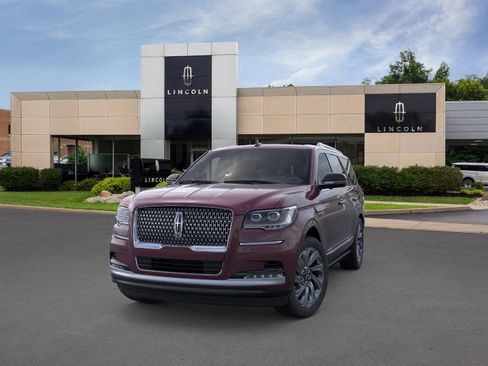 New 2024 Lincoln Navigator Reserve image 3