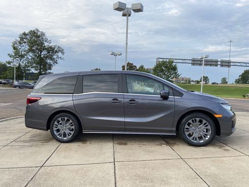 New 2026 Honda Odyssey Touring image 12