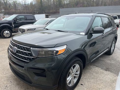 Used 2022 Ford Explorer XLT image 3
