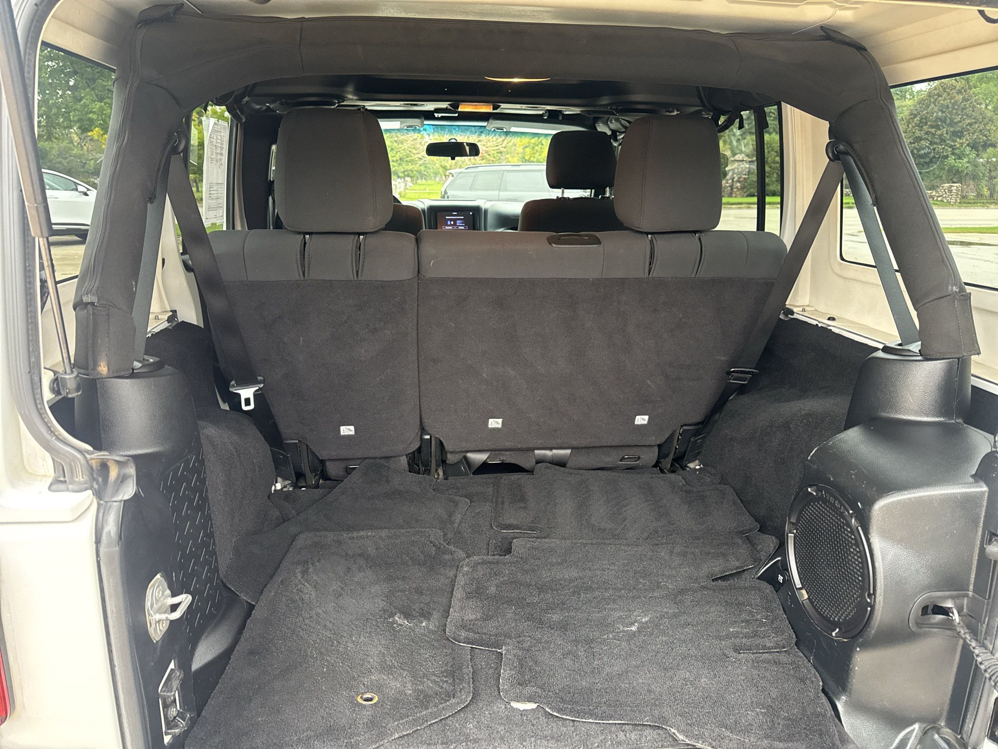 Used 2012 Jeep Wrangler Unlimited Sahara w/ Connectivity Group AWD/4WD image 7