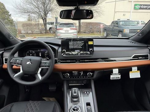 Used 2025 Mitsubishi Outlander SEL image 23