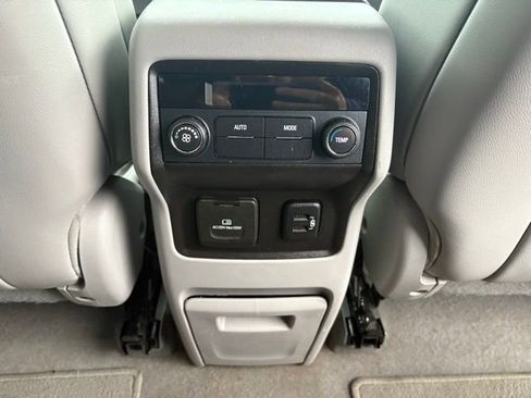 Used 2018 GMC Acadia SLT image 29