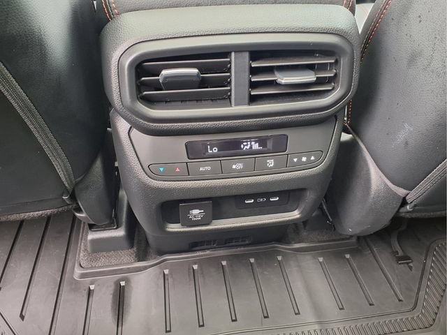 Used 2025 Honda Pilot TrailSport image 17