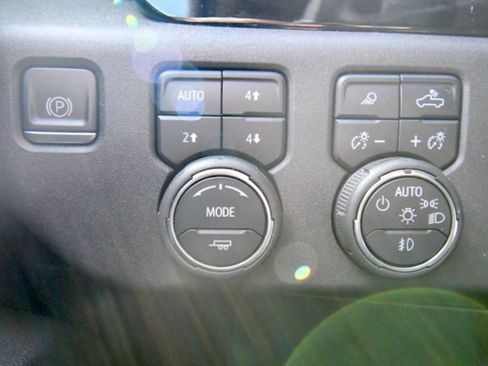 Used 2023 Chevrolet Silverado 1500 LT Trail Boss w/ LT Trail Boss Premium Package AWD/4WD image 21