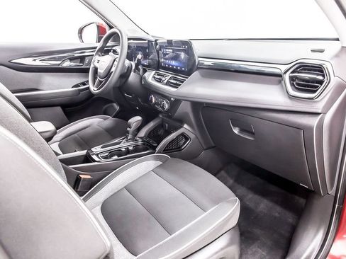 Used 2024 Chevrolet TrailBlazer LT FWD image 32
