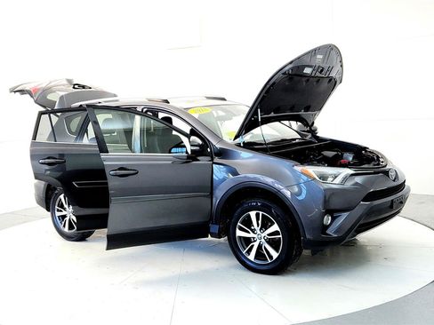 Used 2018 Toyota RAV4 XLE image 12