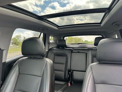 Used 2022 GMC Terrain SLT w/ GMC Pro Grade Package AWD/4WD image 38