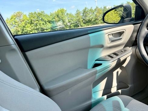 Used 2017 Toyota Camry LE FWD image 21
