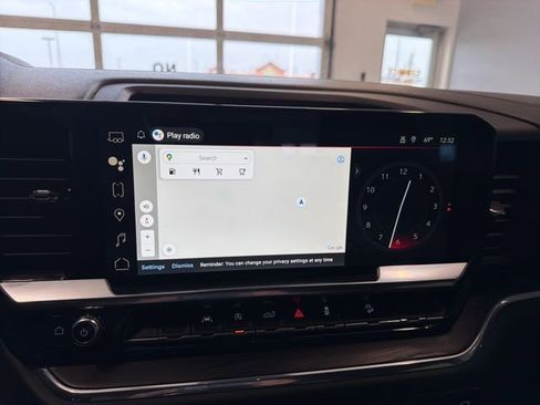 Used 2024 GMC Sierra 1500 SLT w/ SLT Premium Package image 2