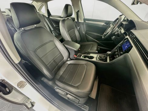 Used 2020 Volkswagen Passat 2.0T SE w/ Sunroof Package FWD image 30