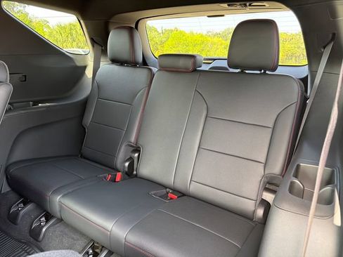 New 2026 Chevrolet Traverse RS w/ LPO, Floor Liner Package FWD image 24