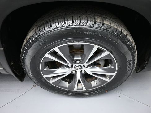 Used 2017 Toyota Highlander LE image 13