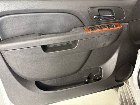 Used 2011 GMC Yukon SLE image 13