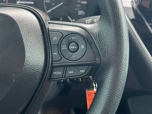 Used 2025 Toyota Corolla LE FWD image 33