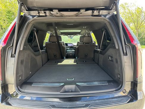 Used 2023 Cadillac Escalade ESV Premium Luxury image 33