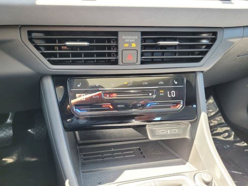 Used 2025 Volkswagen Jetta SE w/ Sunroof Package FWD image 27