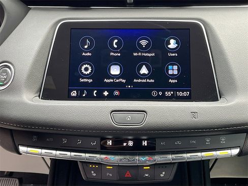 Certified 2021 Cadillac XT4 Luxury w/ Cold Weather Package image 13