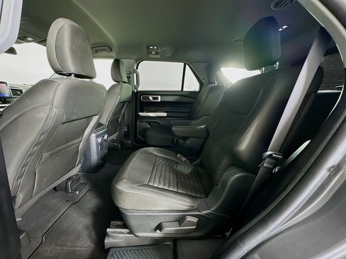 Used 2021 Ford Explorer XLT image 27