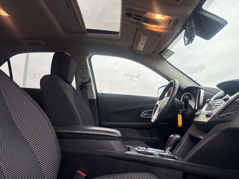 Used 2017 Chevrolet Equinox LT image 30