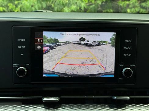 Used 2024 Kia Carnival LX FWD image 29