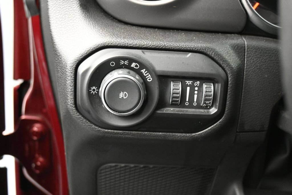 Used 2022 Jeep Wrangler Sport AWD/4WD image 15
